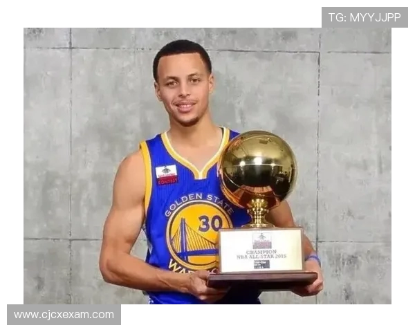 这就是库里小时候吧！后院球筐下的神射手雏形